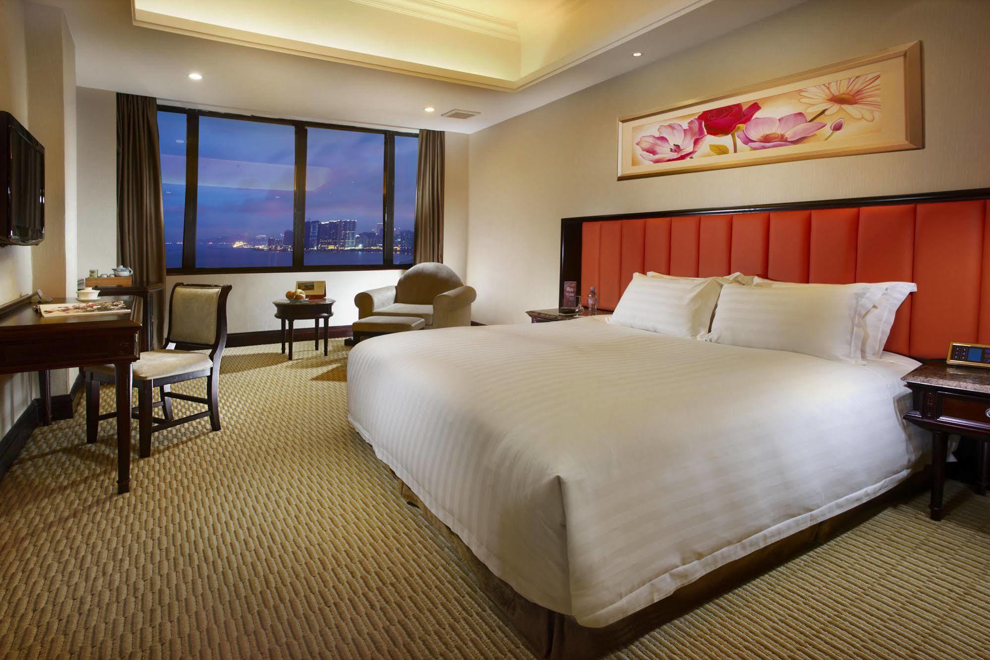 Grand Bay Hotel Zhuhai Extérieur photo